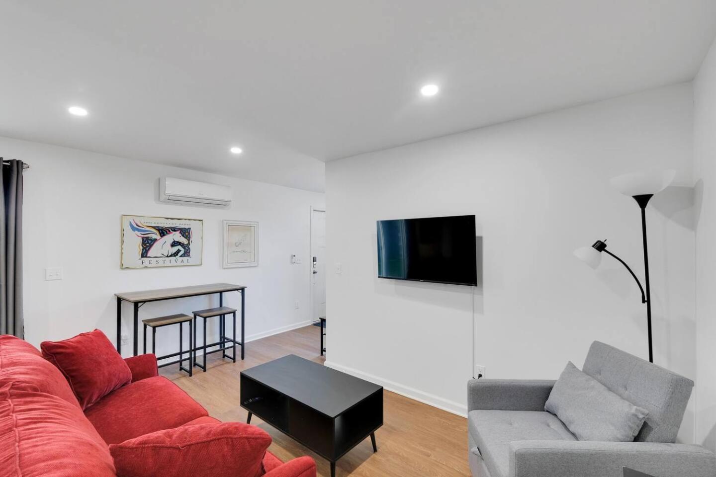 Unique Shipping Container Retreat Two 1br Units Apartment *