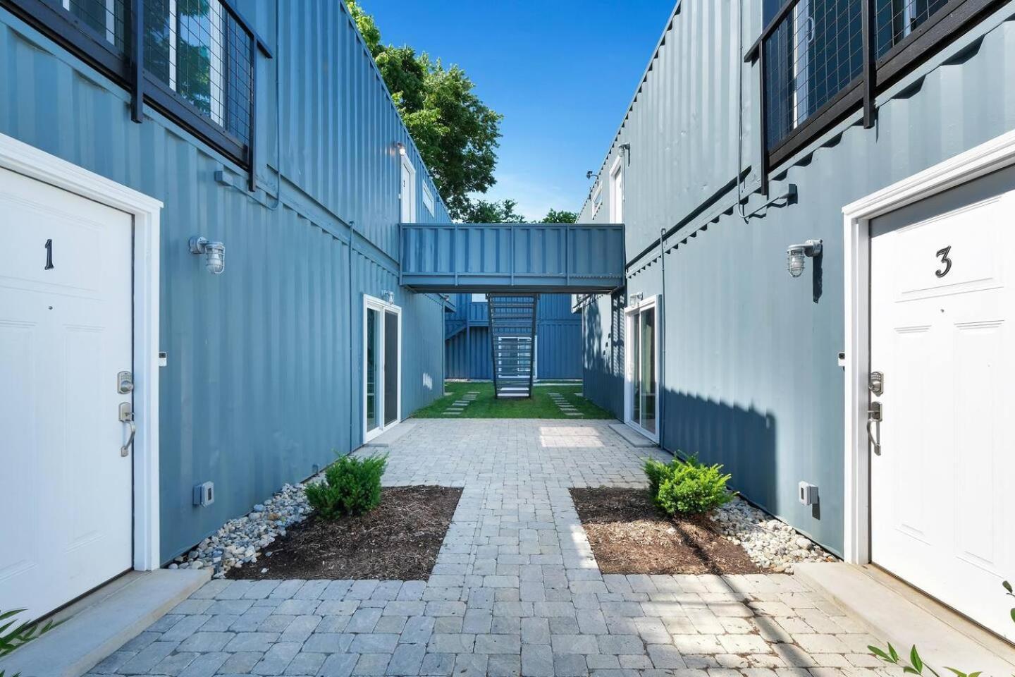 Apartment Unique Shipping Container Retreat Two 1br Units *