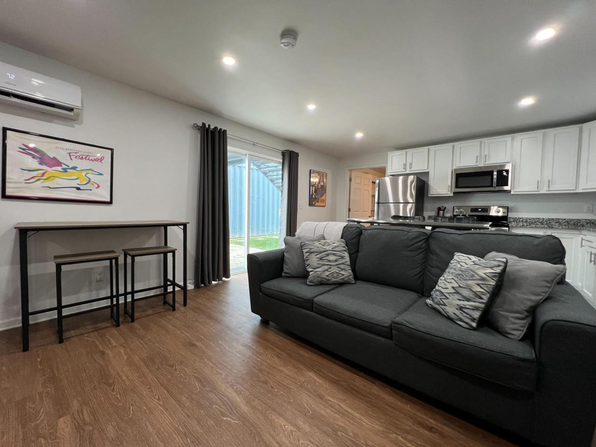 Apartment Unique Shipping Container Retreat Two 1br Units *