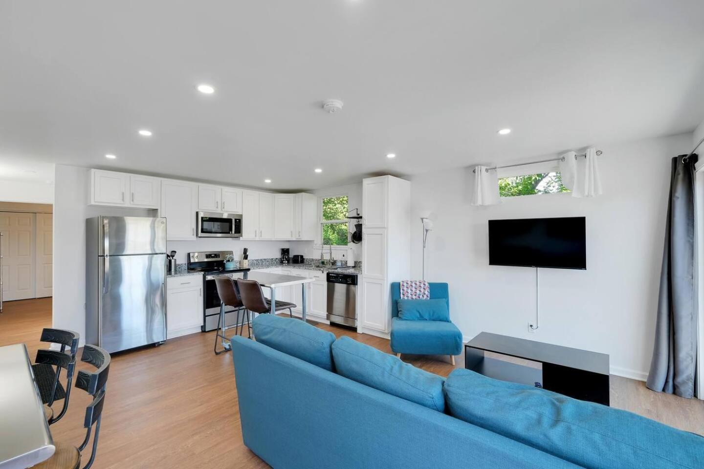 Unique Shipping Container Retreat Two 1br Units *